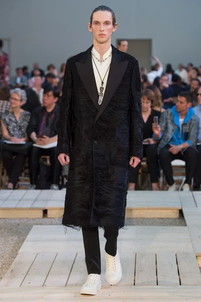 Look 37